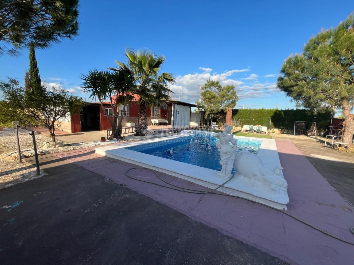 Jardí de Finca rústica en venda en Alcalá de Guadaira amb Traster