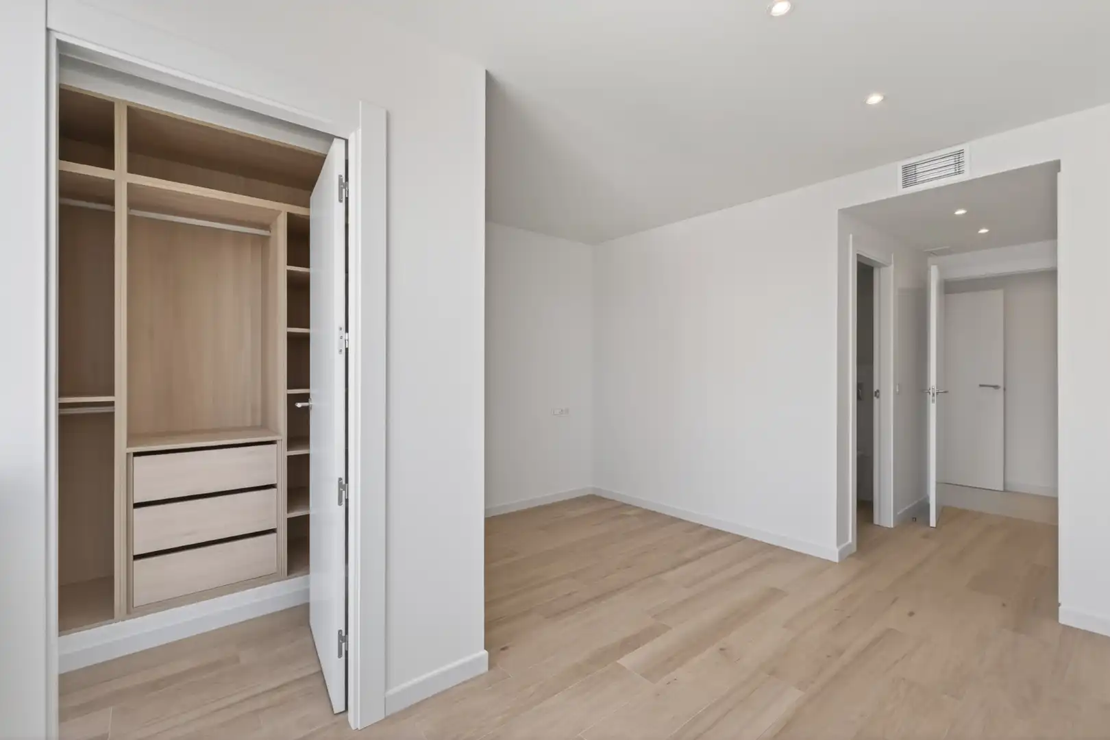 Habitación de Ático en venta en Málaga con Aire acondicionado, Terraza y Piscina