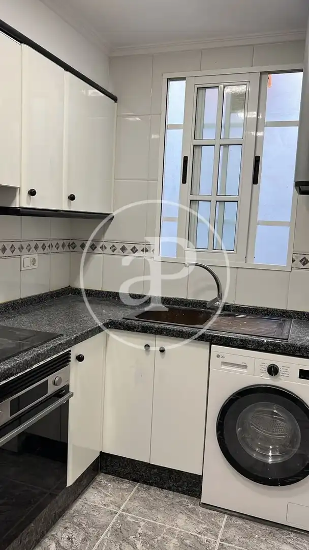 Cuina de Pis de lloguer en Valencia amb Aire condicionat, Calefacció i Moblat