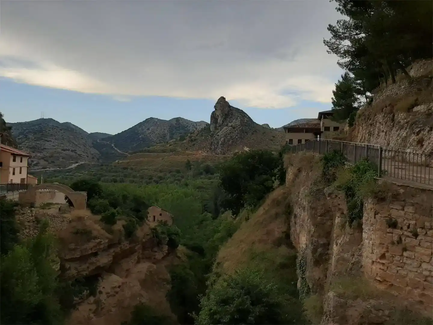Vista exterior de Pis en venda en Molinos amb Moblat i Balcó