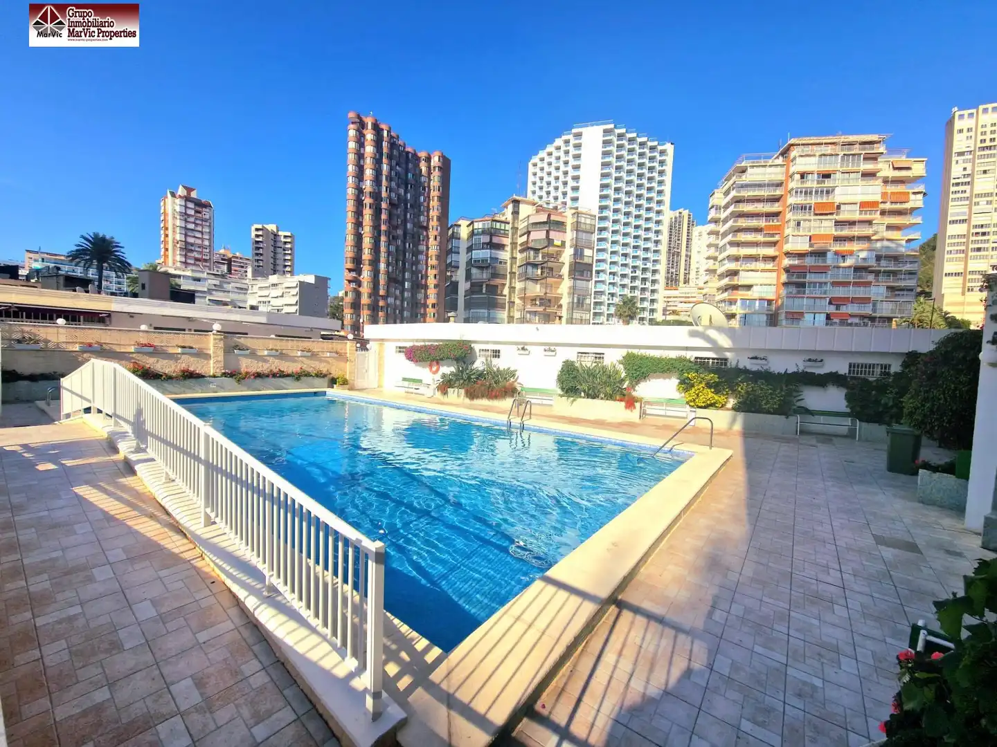 Piscina de Pis en venda en Benidorm amb Jardí privat, Terrassa i Moblat
