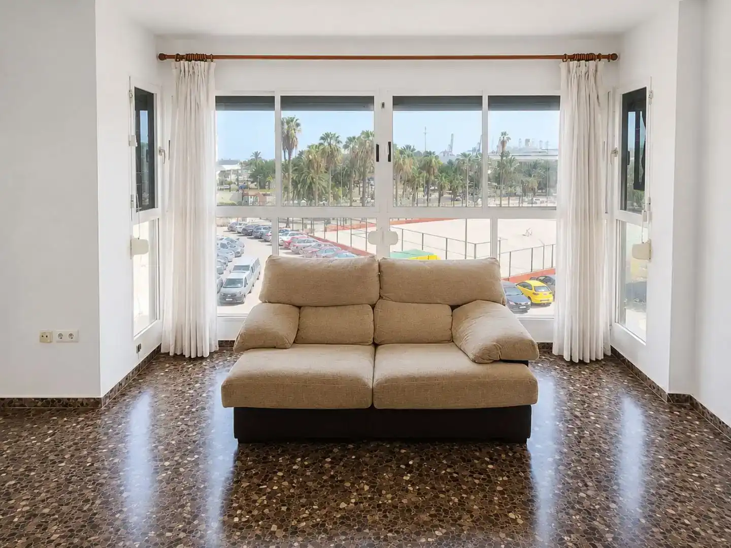 Living room of Flat for rent in  Valencia Capital  with Air Conditioner and Balcony