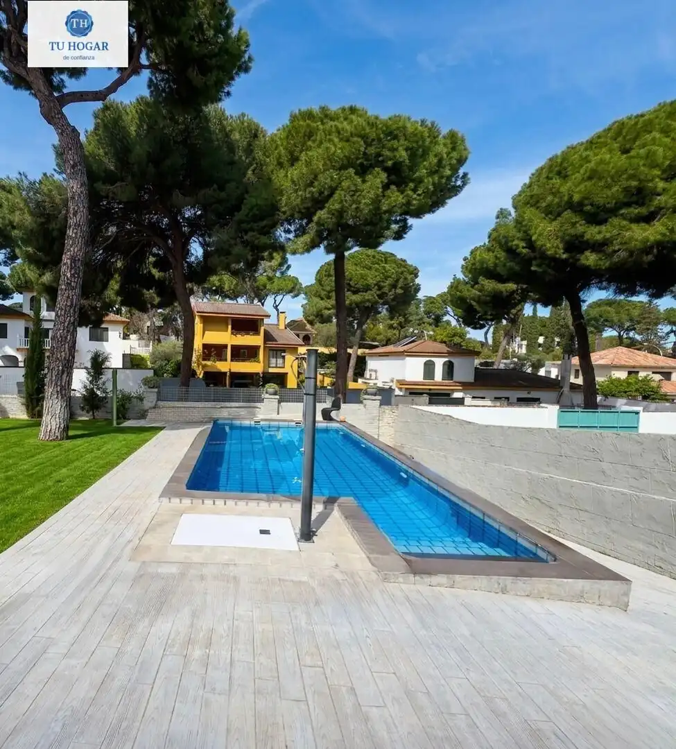 Piscina de Casa o xalet en venda en Alcalá de Guadaira amb Aire condicionat, Jardí privat i Terrassa