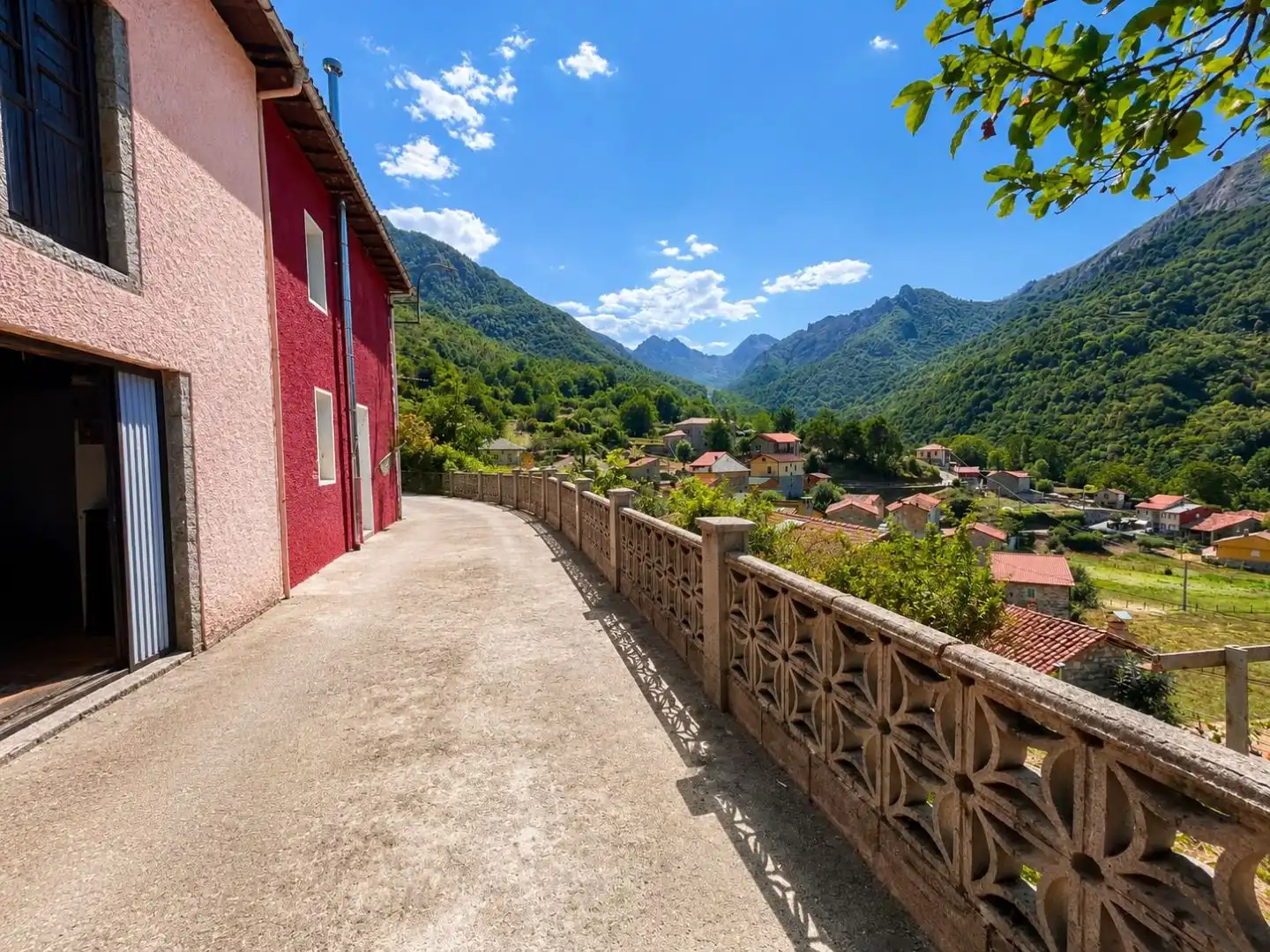 Vista exterior de Casa o xalet en venda en Oseja de Sajambre