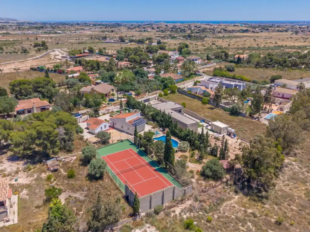 Vista exterior de Casa o xalet en venda en San Vicente del Raspeig / Sant Vicent del Raspeig amb Piscina
