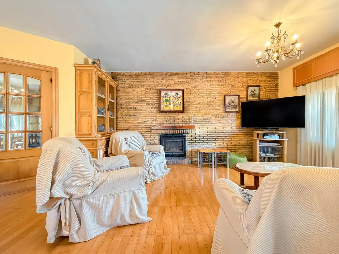 Sala d'estar de Casa o xalet en venda en L'Eliana amb Aire condicionat, Jardí privat i Terrassa