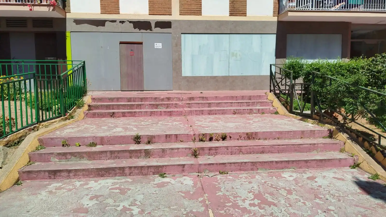 Außenansicht von Geschaftsraum zur Miete in Badalona mit Klimaanlage, Heizung und Alarm