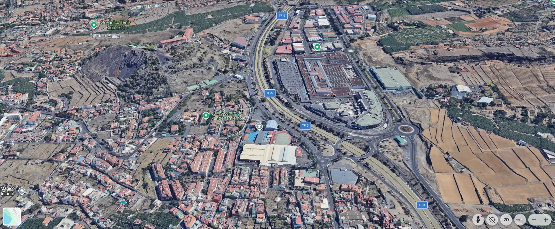 Außenansicht von Einfamilien-Reihenhaus zum Verkauf in Puerto de la Cruz mit Abstellraum, Ofen und Balkon