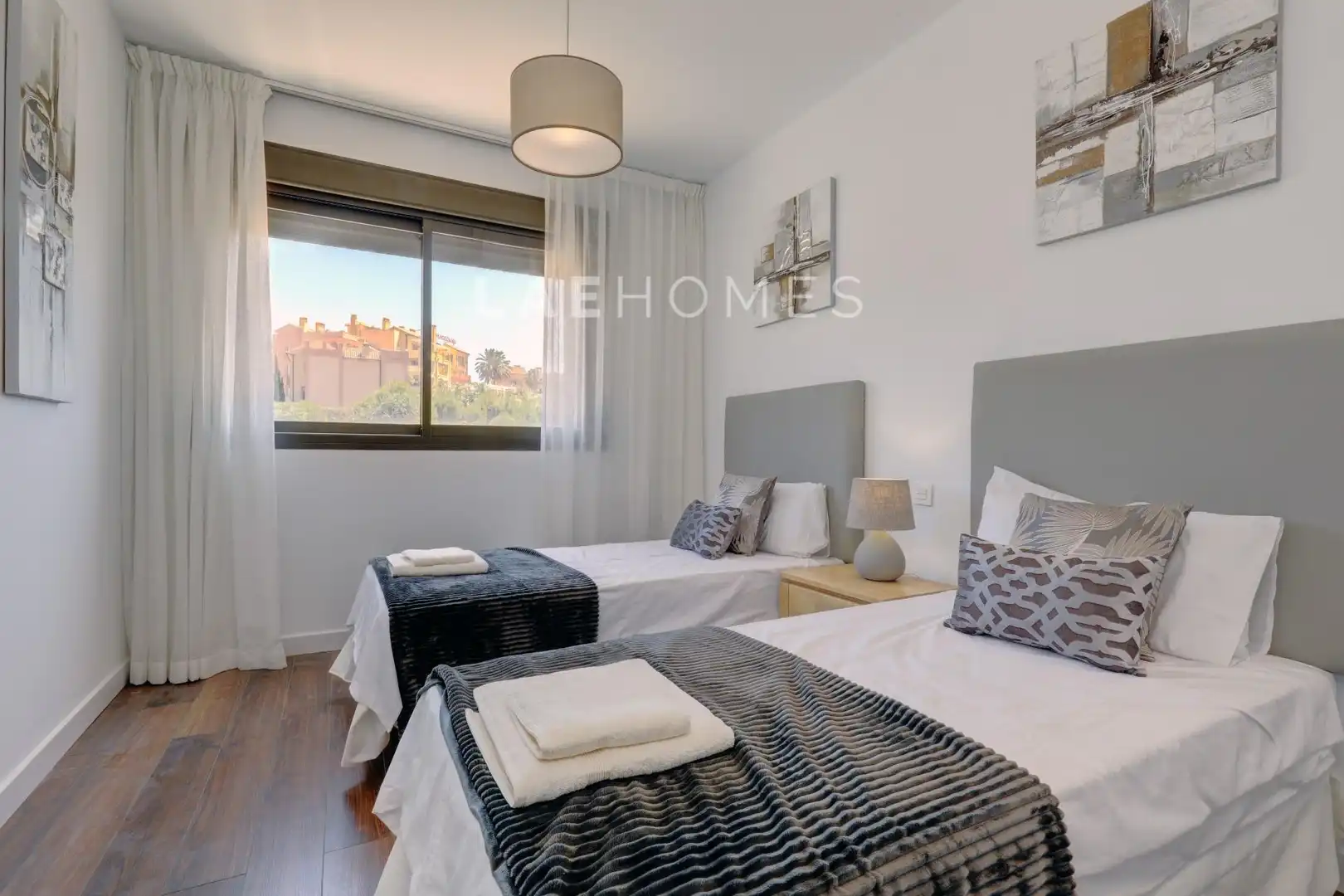 Schlafzimmer von Einfamilien-Reihenhaus zum Verkauf in Manilva mit Klimaanlage, Heizung und Privatgarten