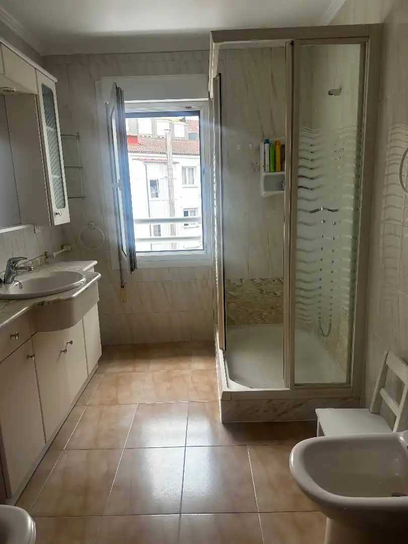 Bany de Pis en venda en Gijón  amb Calefacció, Moblat i Forn