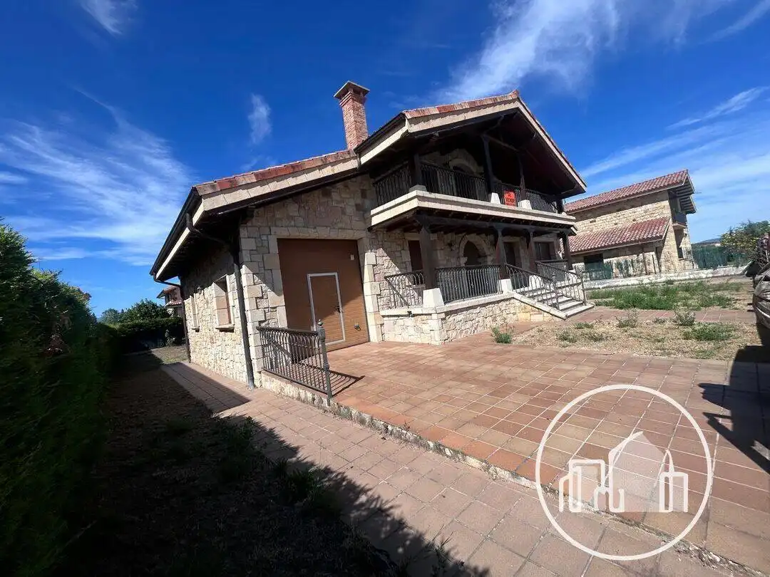 Chalet con piscina en venta en Villarcayo de Merindad de Castilla la Vieja, imagen 2