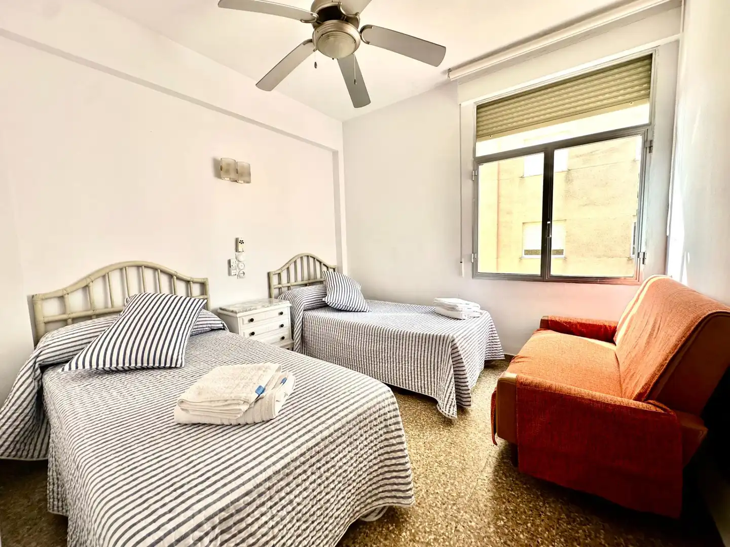 Habitación de Apartamento de alquiler en Gandia con Aire acondicionado, Calefacción y Amueblado