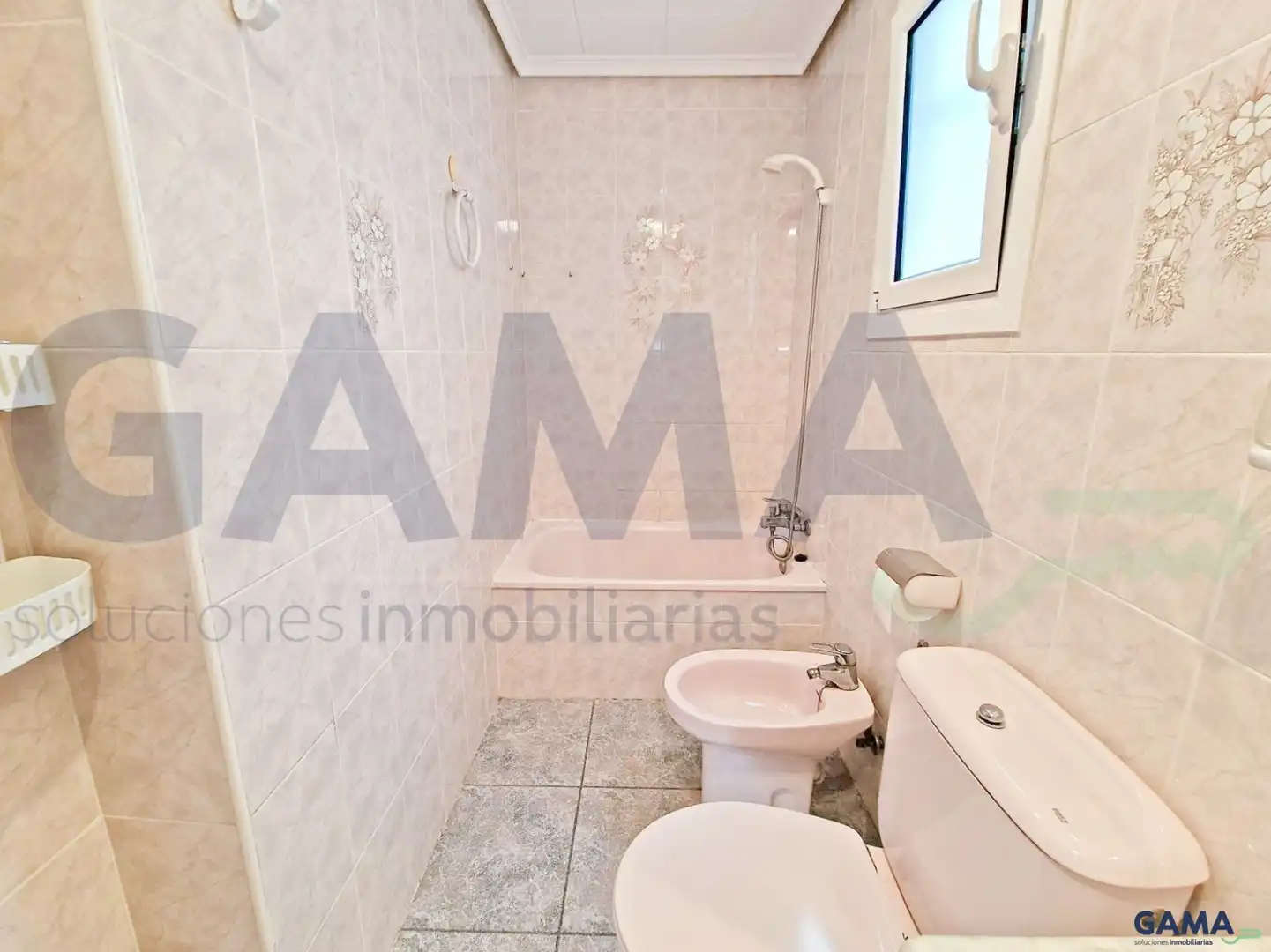Bathroom of Flat for rent in Carcaixent  with Air Conditioner