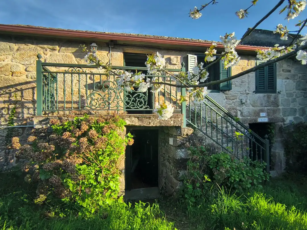Vista exterior de Casa o xalet en venda en A Cañiza   amb Terrassa i Balcó