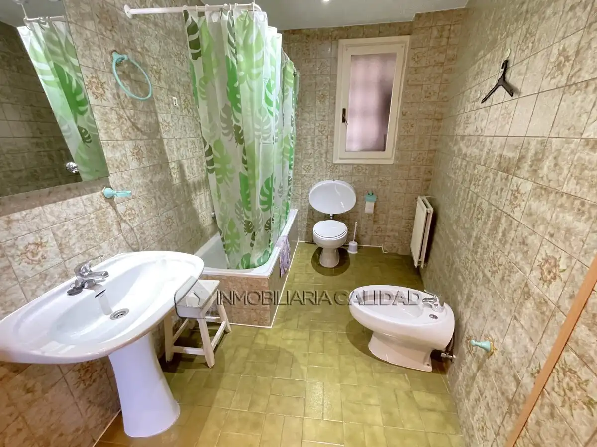 Baño de Piso de alquiler en Burgos con Calefacción y Amueblado