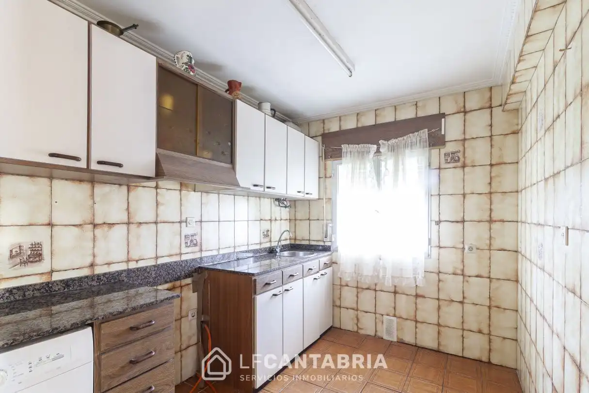 Kitchen of Houses for sale in Santander  with Heating, Private garden and Balcony