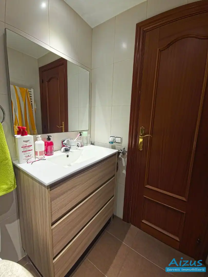 Baño de Piso en venta en Ripollet con Calefacción