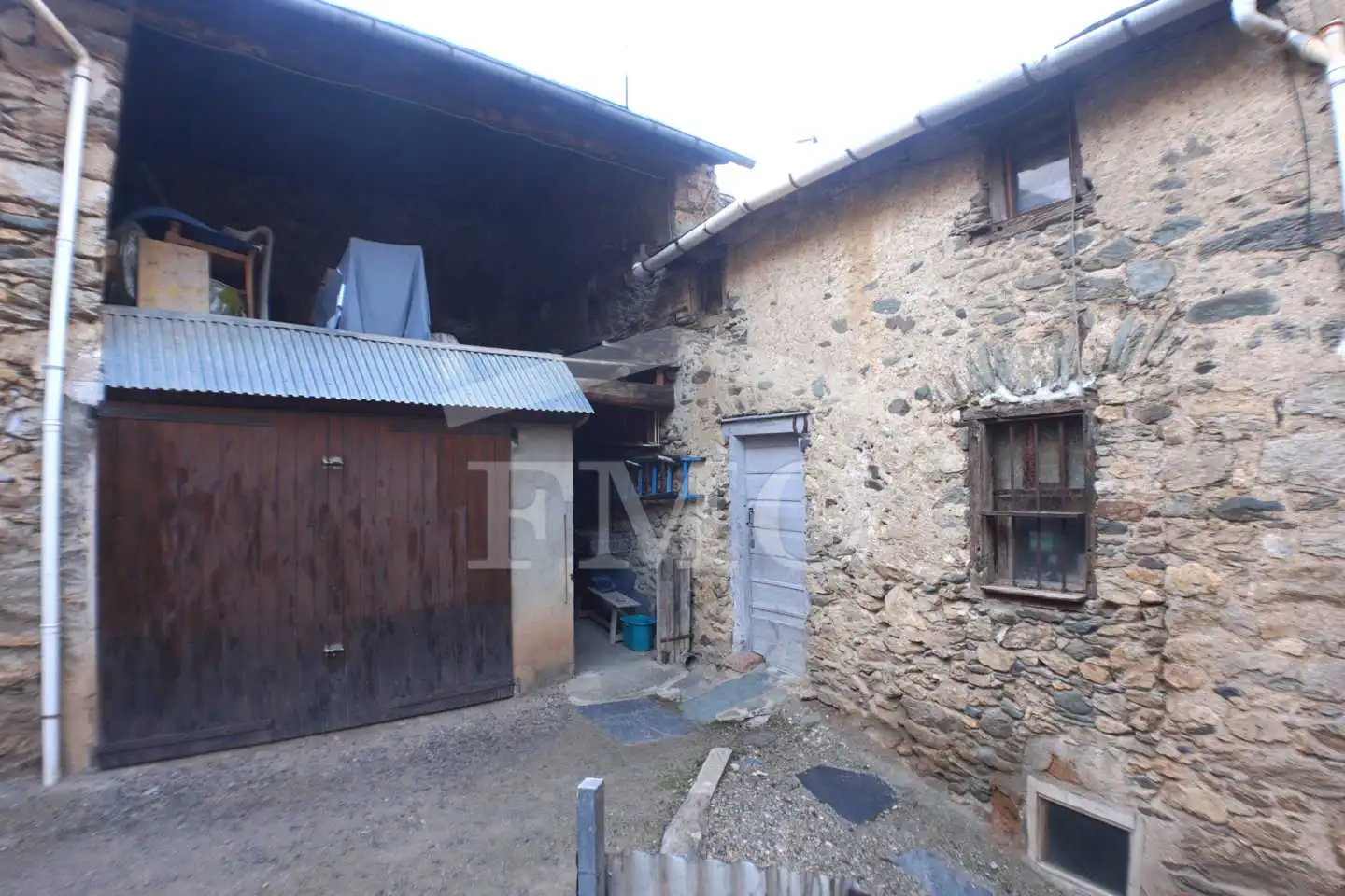 Vista exterior de Finca rústica en venda en Alp amb Jardí privat i Traster