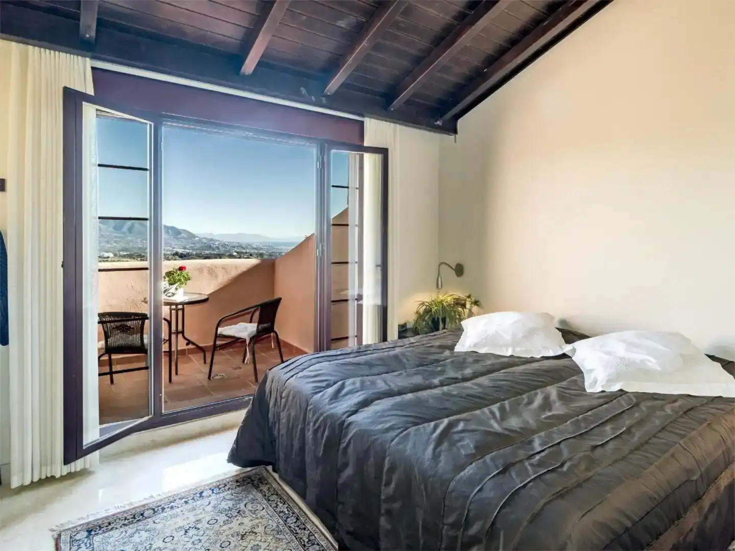 Schlafzimmer von Wohnung zur Miete in Ojén mit Klimaanlage, Schwimmbad und Balkon