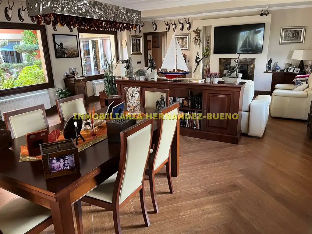 Comedor de Casa o chalet en venta en Carbajosa de la Sagrada con Aire acondicionado, Calefacción y Jardín privado