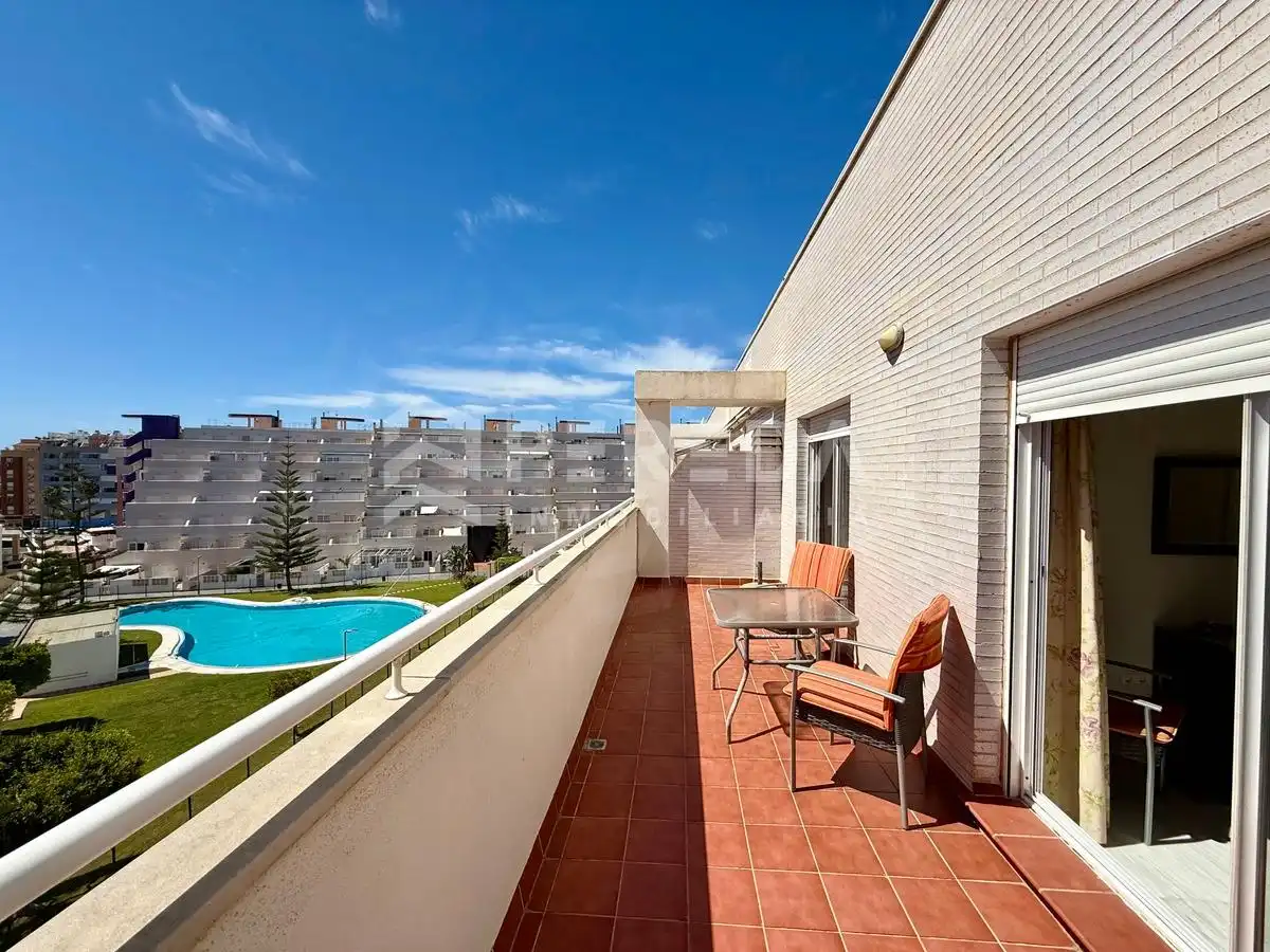 Terraza de Piso en venta en Roquetas de Mar con Aire acondicionado, Terraza y Amueblado