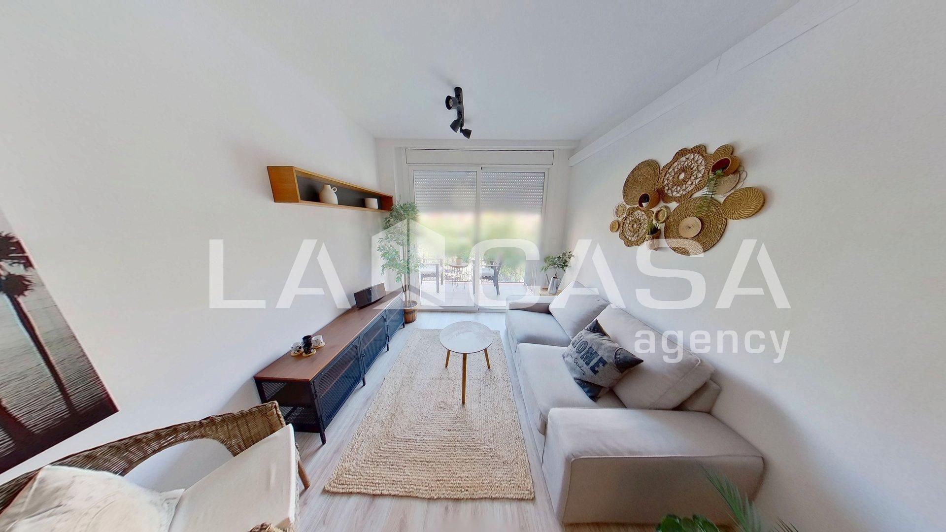 Living room of Flat for sale in  Barcelona Capital  with Air Conditioner, Heating and Parquet flooring