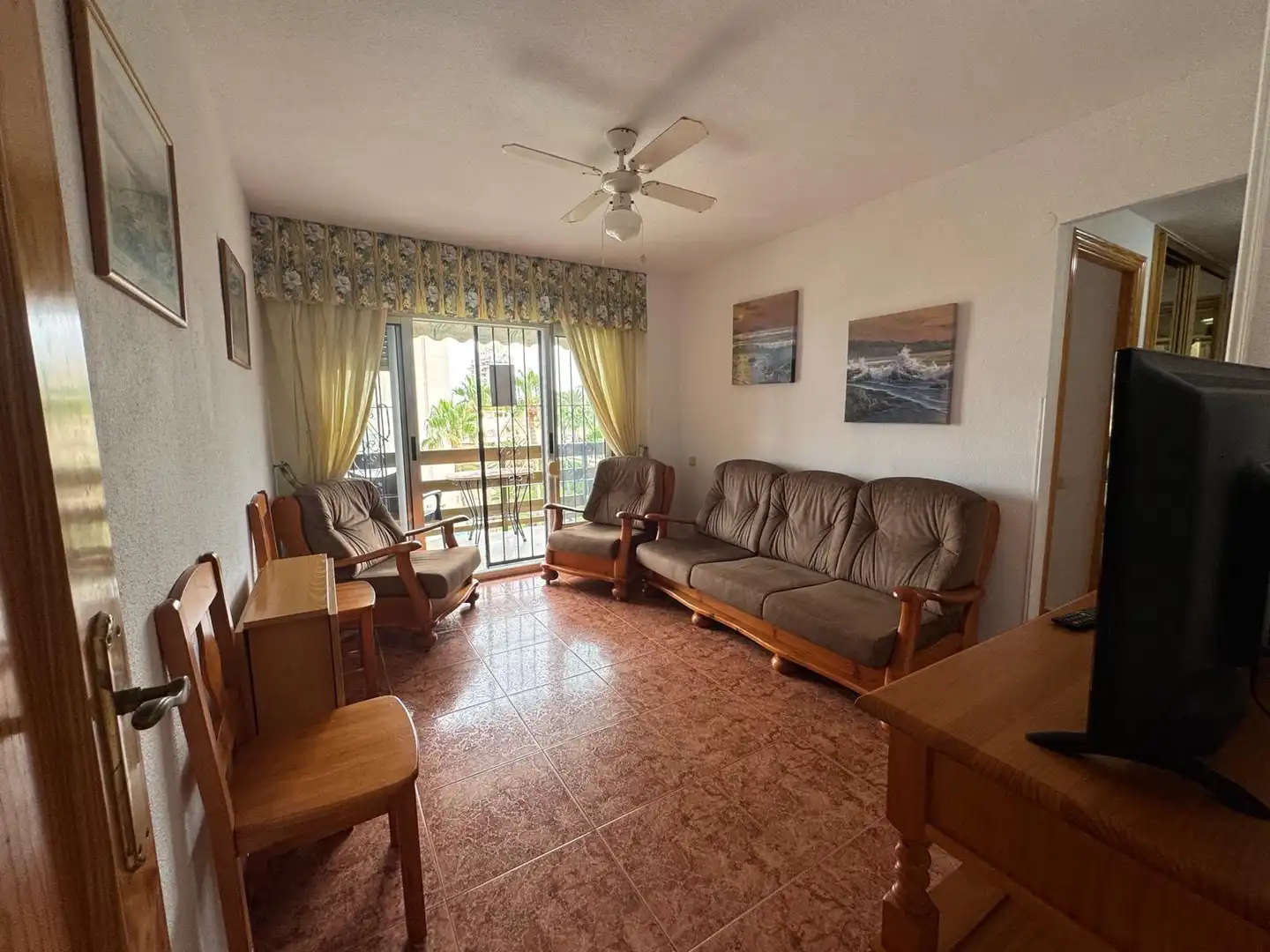 Sala d'estar de Apartament de lloguer en El Campello amb Jardí privat, Terrassa i Moblat