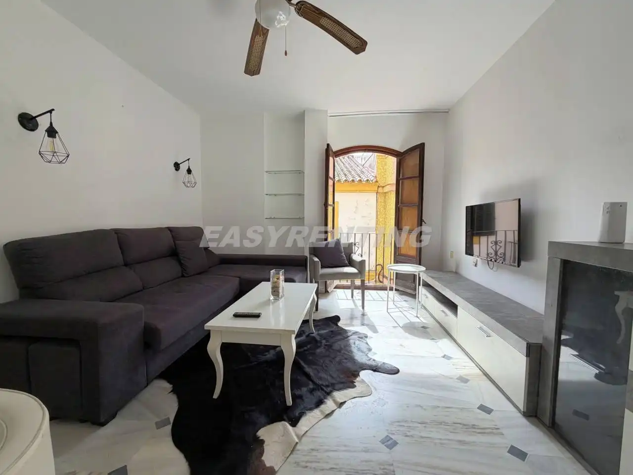 Sala d'estar de Apartament en venda en La Línea de la Concepción amb Terrassa, Traster i Moblat