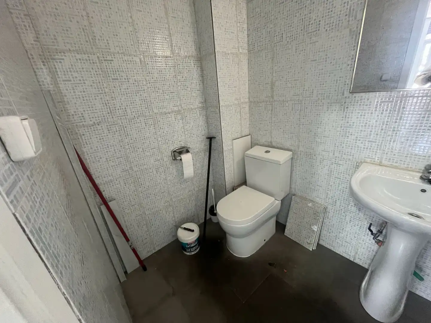 Baño de Local de alquiler en Zaragoza con Aire acondicionado y Parquet