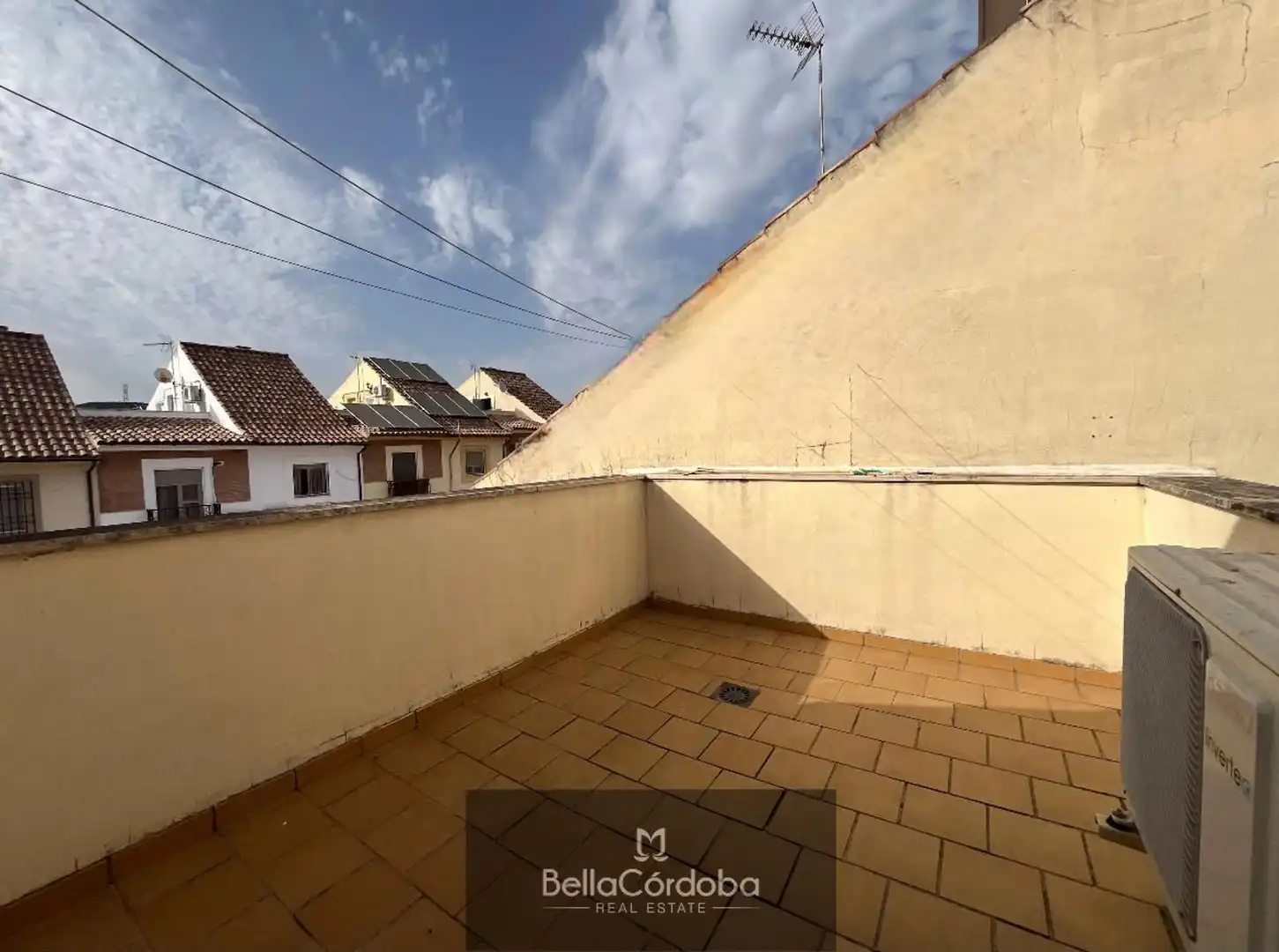 Terrassa de Casa adosada en venda en Córdoba amb Aire condicionat, Traster i Piscina