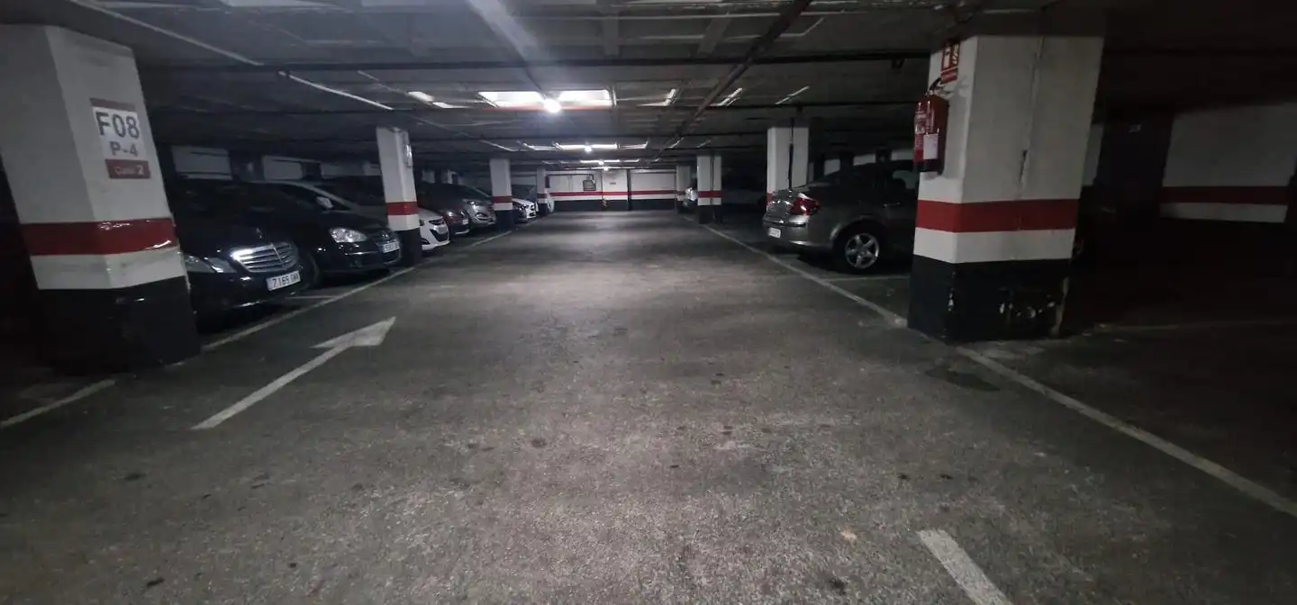Parking de Piso en venta en Zaragoza con Calefacción, Terraza y Trastero