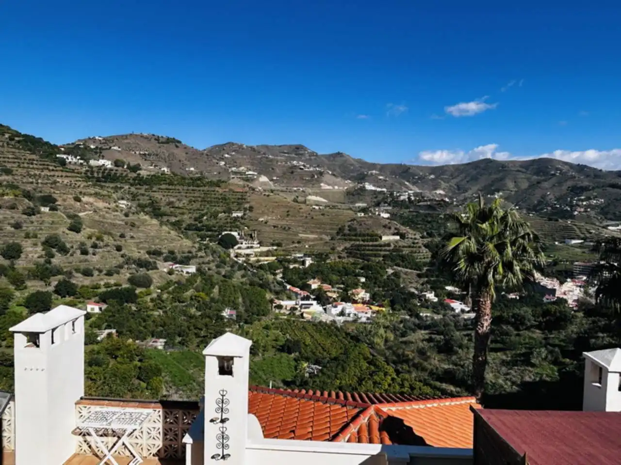 Außenansicht von Einfamilien-Reihenhaus zum Verkauf in Almuñécar mit Klimaanlage, Heizung und Terrasse