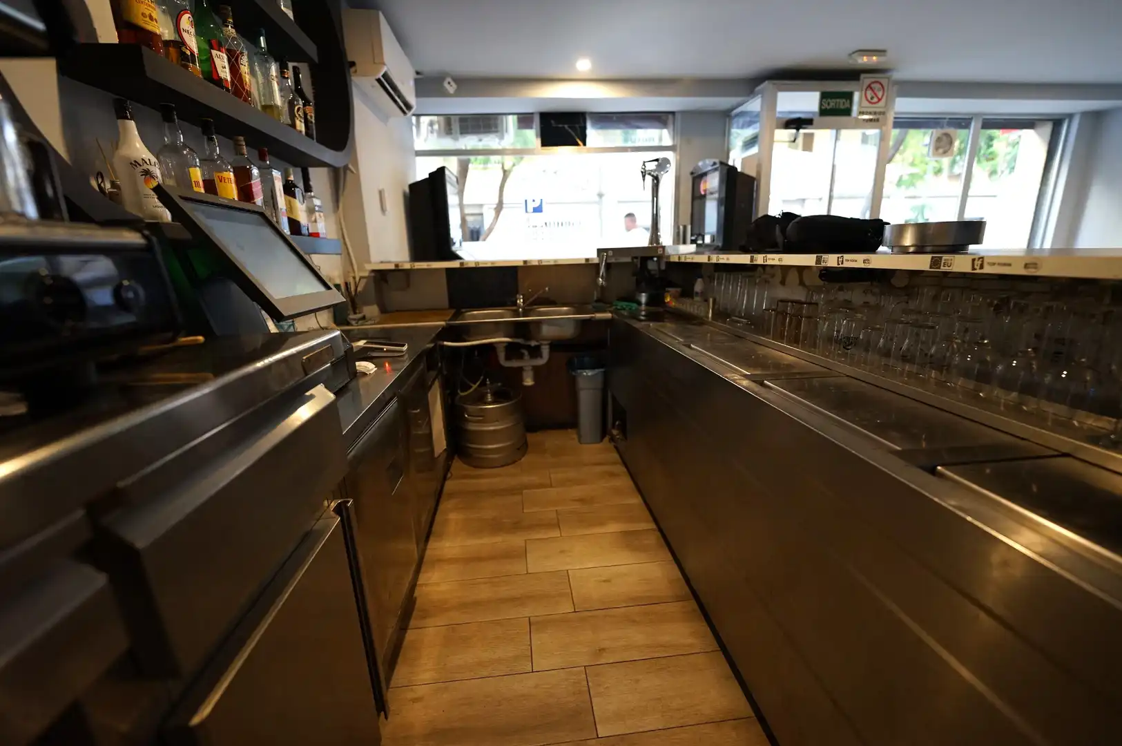 Local comercial en traspàs a Carrer de Emilia Pardo Bazán 9, imagen 6