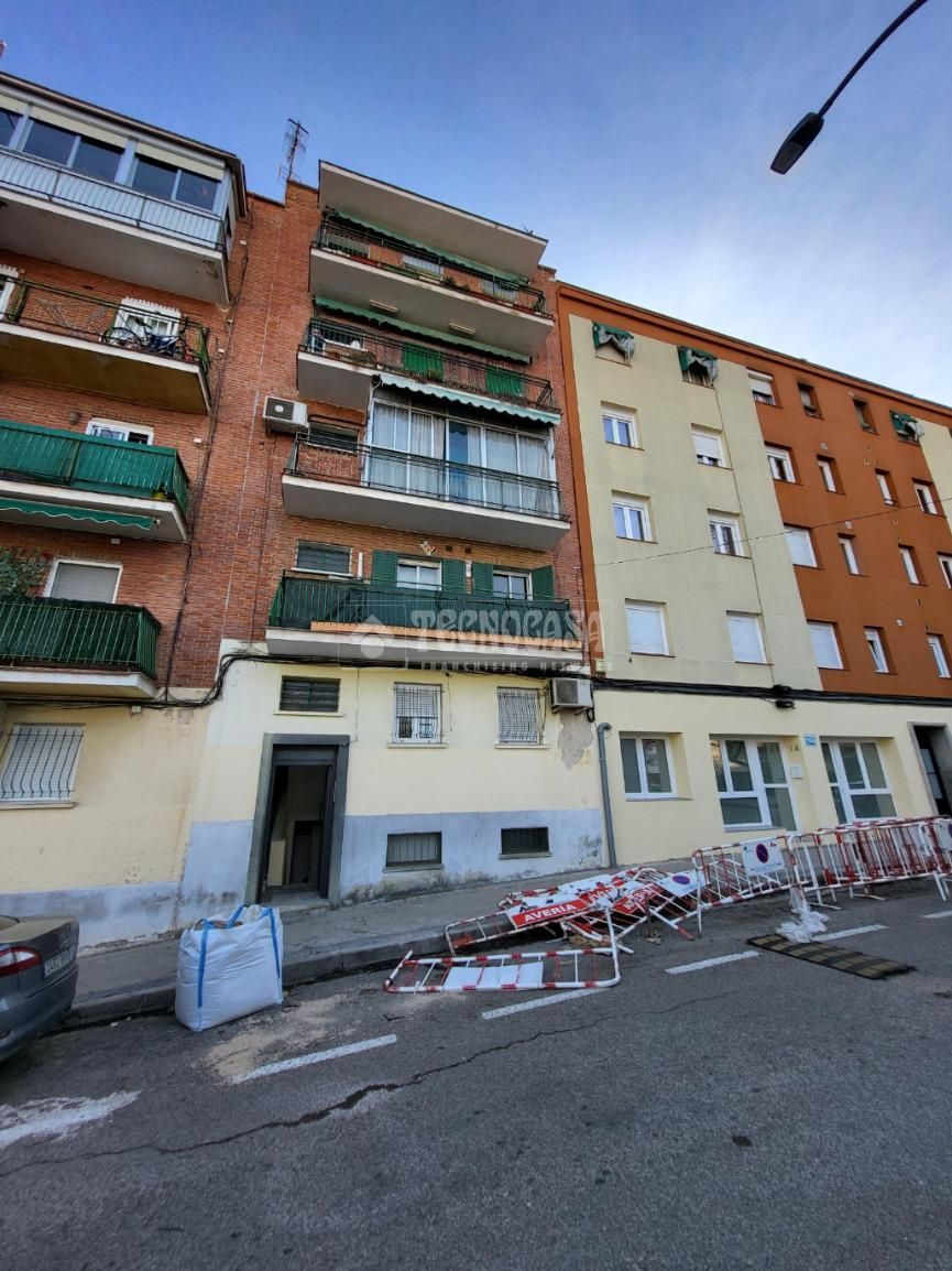 Exterior view of Premises for sale in  Madrid Capital