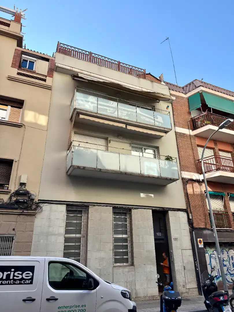 Außenansicht von Wohnung zum Verkauf in Barcelona mit Heizung, Terrasse und Alarm