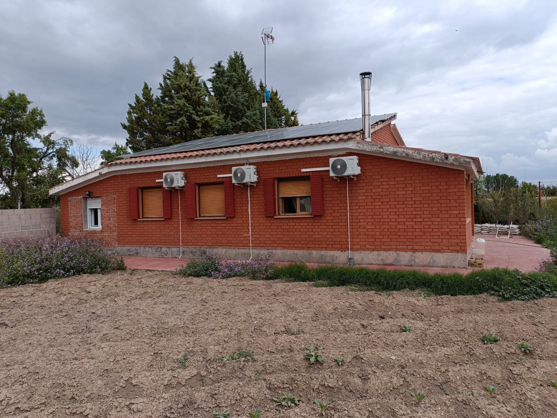Vista exterior de Finca rústica en venda en Morata de Tajuña amb Aire condicionat, Calefacció i Jardí privat