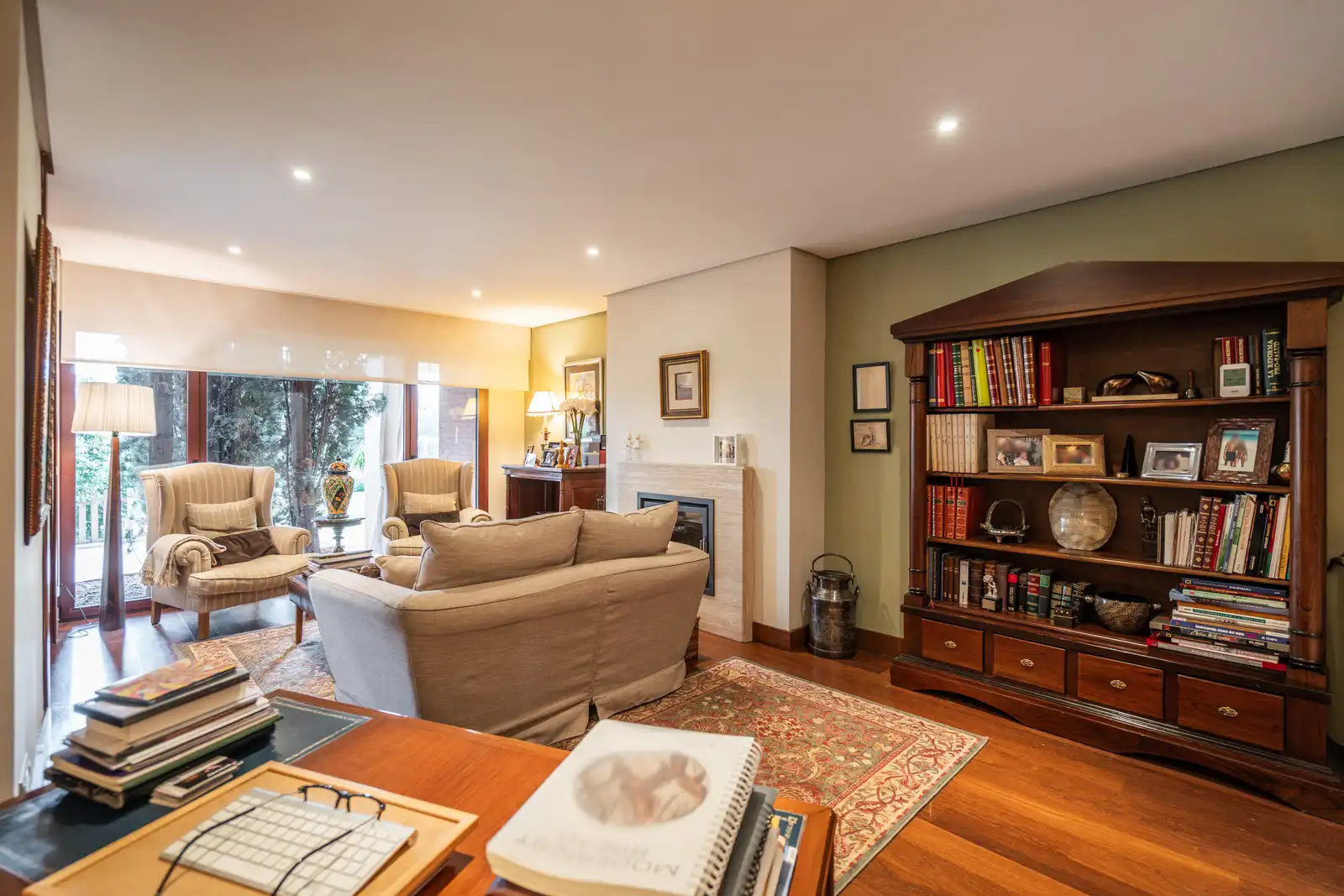 Sala d'estar de Casa o xalet en venda en Las Rozas de Madrid amb Aire condicionat, Calefacció i Jardí privat