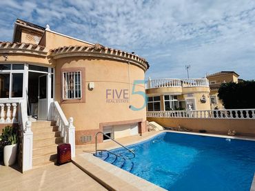 Casa amb balcó en venda a Orihuela Costa