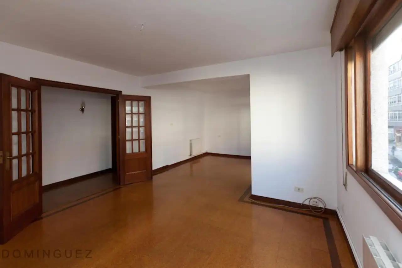 Sala d'estar de Pis en venda en Vigo  amb Calefacció, Traster i Balcó