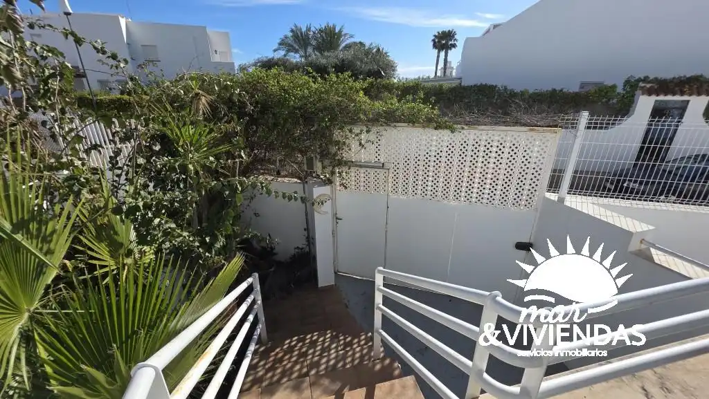 Vista exterior de Casa o xalet en venda en Mojácar amb Aire condicionat, Calefacció i Jardí privat