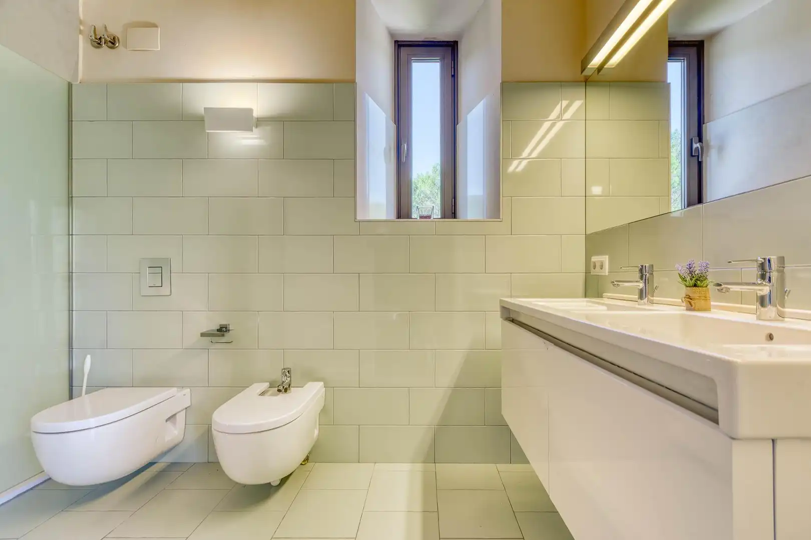 Baño de Finca rústica en venta en Boadella i les Escaules con Calefacción, Jardín privado y Terraza