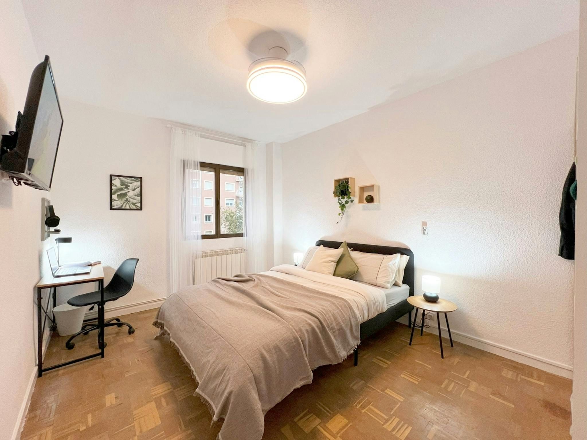 Bedroom of Flat to share in  Madrid Capital  with Heating, Furnished and Washing machine