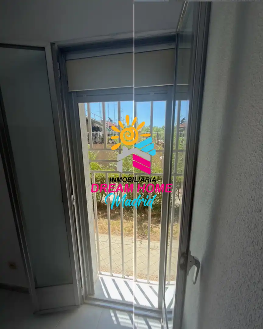 Vista exterior de Dúplex en venda en Madrid amb Calefacció i Jardí privat
