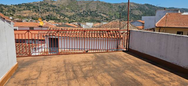 Casa adosada en Venta en Cilleros