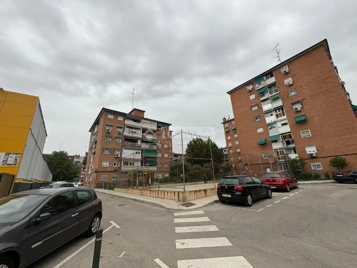 Vista exterior de Pis en venda en Móstoles amb Calefacció i Piscina comunitària