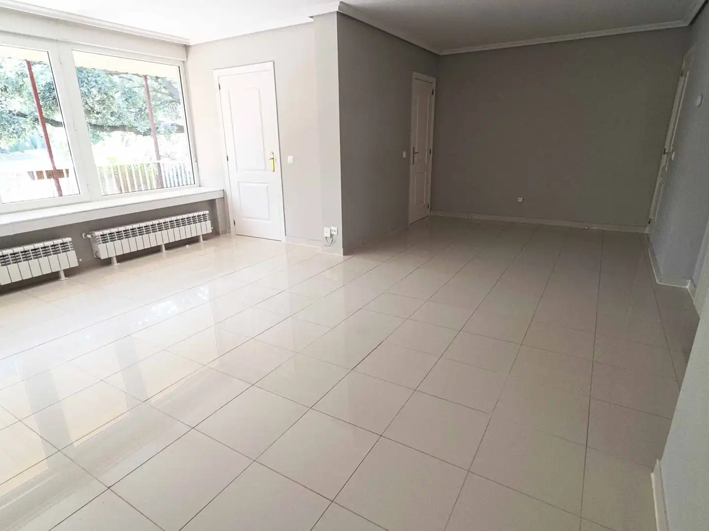 Sala de estar de Casa adosada de alquiler en La Moraleja con Calefacción, Jardín privado y Terraza