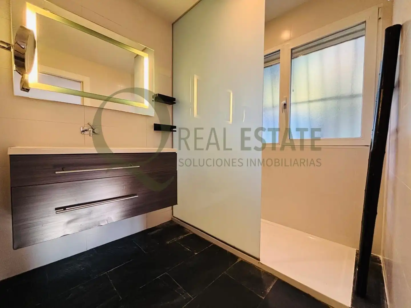 Bathroom of Houses for sale in Mutxamel  with Air Conditioner, Heating and Private garden