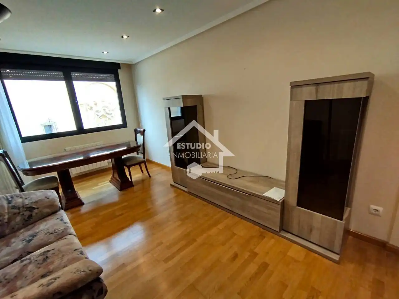 Wohnzimmer von Wohnung zum Verkauf in Oyón-Oion mit Heizung, Abstellraum und Balkon
