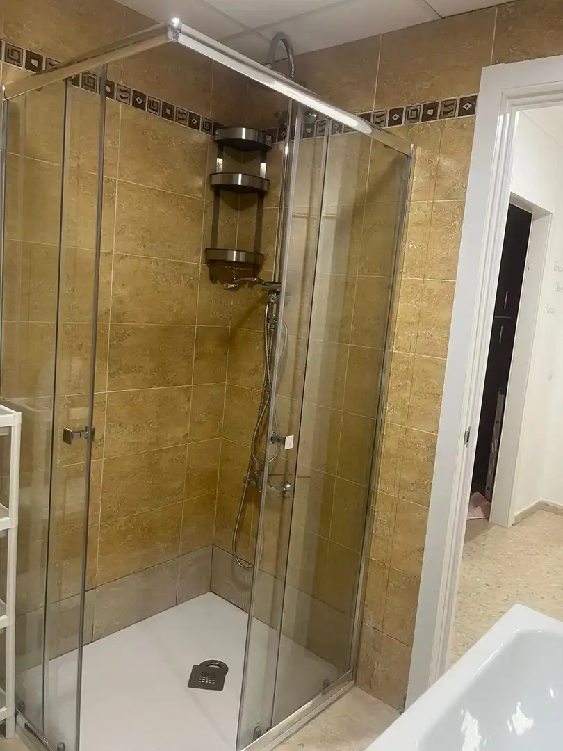 Baño de Planta baja en venta en Málaga con Aire acondicionado