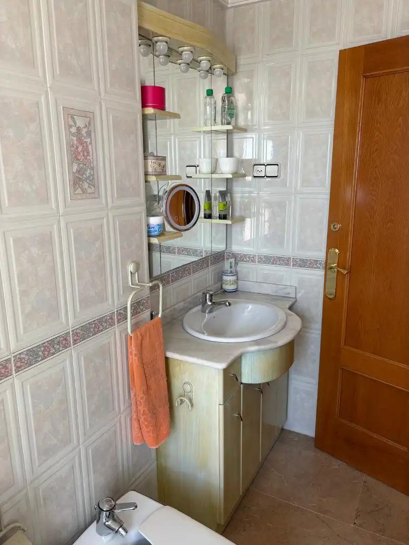 Baño de Casa adosada en venta en Barcelona con Aire acondicionado, Calefacción y Jardín privado